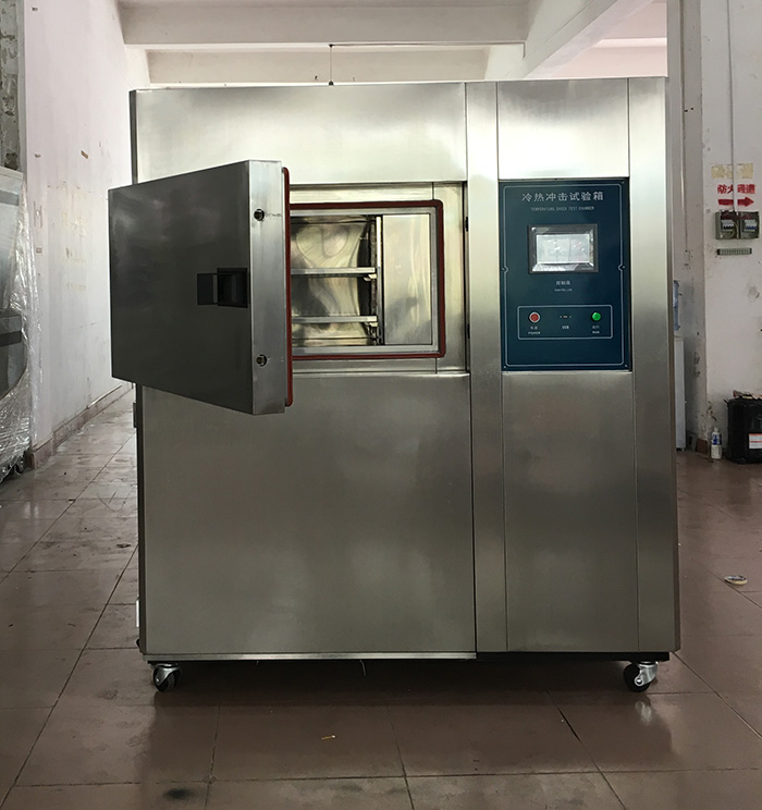 高低溫沖擊實驗箱半打開內部展示圖